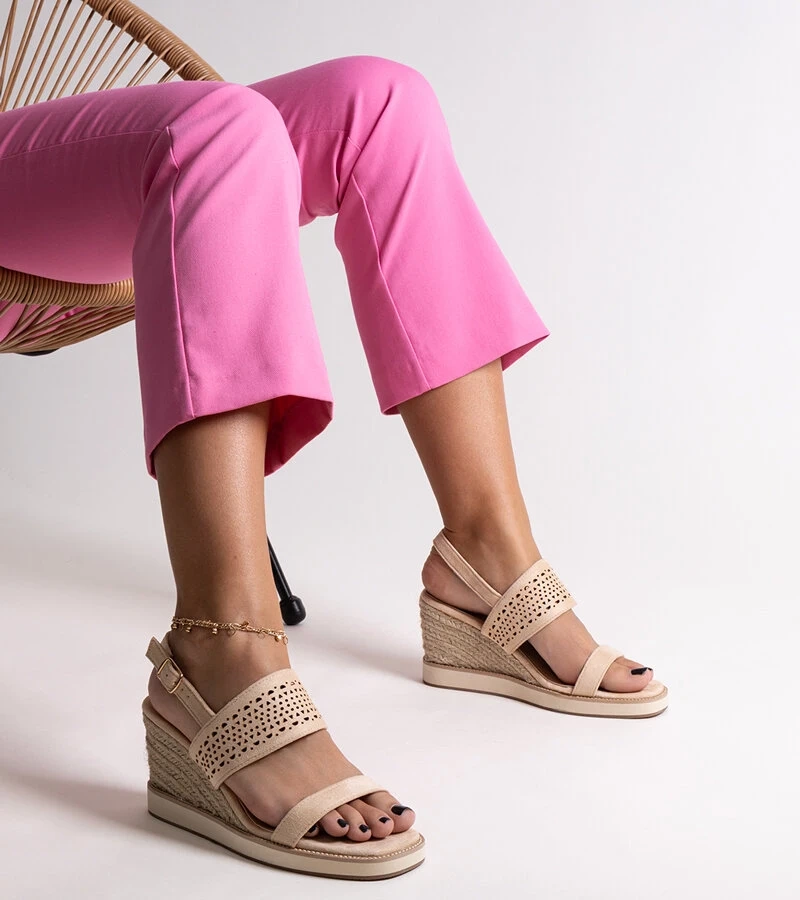 Bežové sandály na platformě Muhja