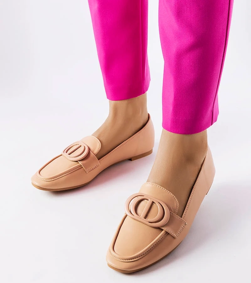 Tmavě béžové mokasíny s přezkou Poissonnier