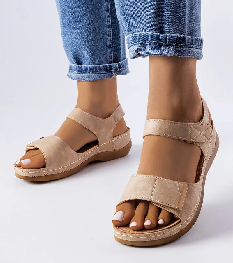 Béžové sandály Vallis na nízkém podpatku