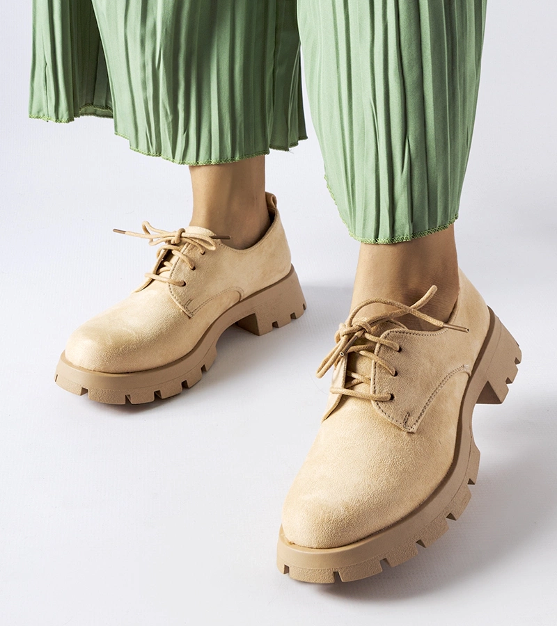 Bežové polobotky na masivní podrážce Coleman