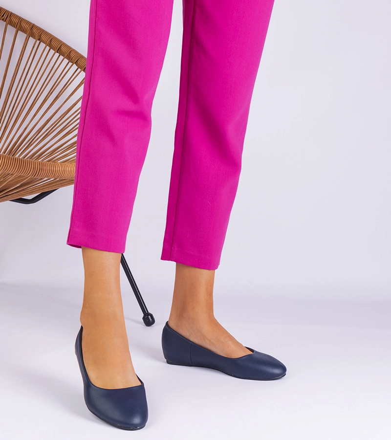 Tmavě modré baleríny na skryté klínové podrážce z eko kůže Savelia