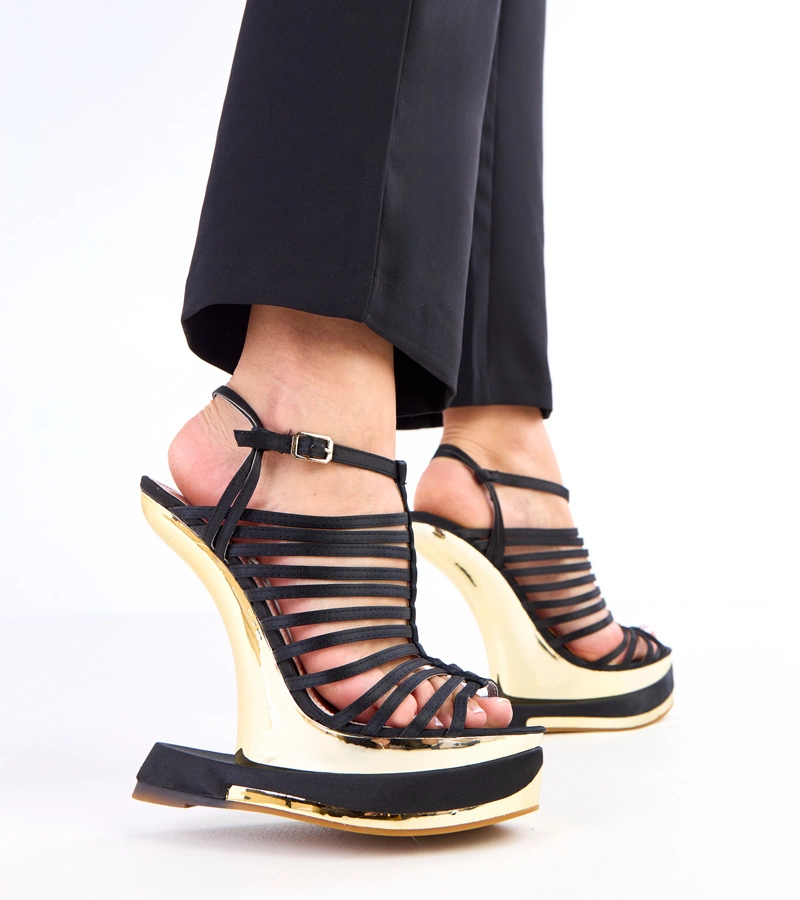 Černé sandály na futuristickém podpatku Elizer