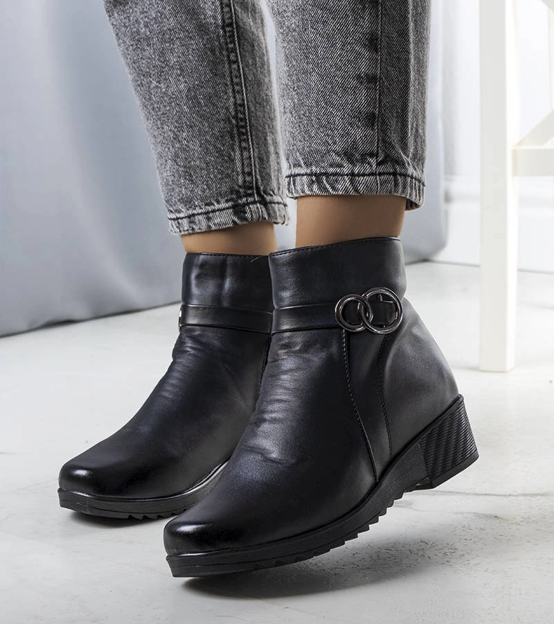 Černý zateplený boty s podpatky Yareli