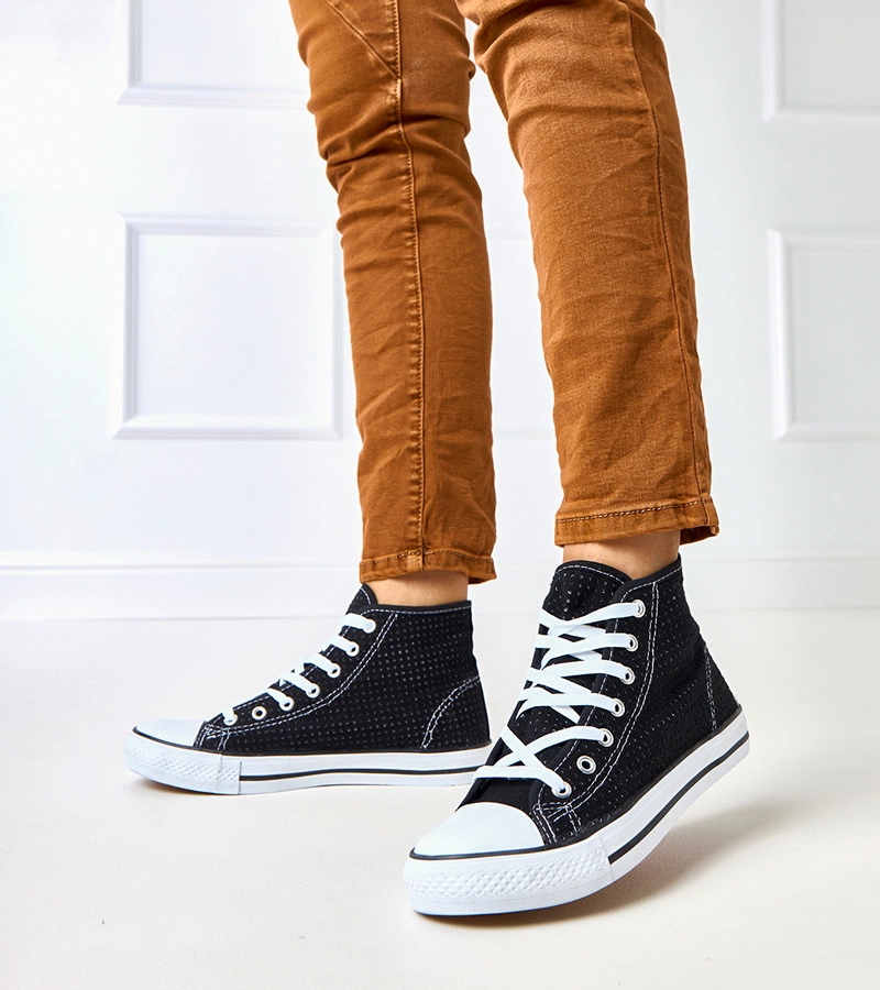 Černé děrované vysoké tenisky Taris