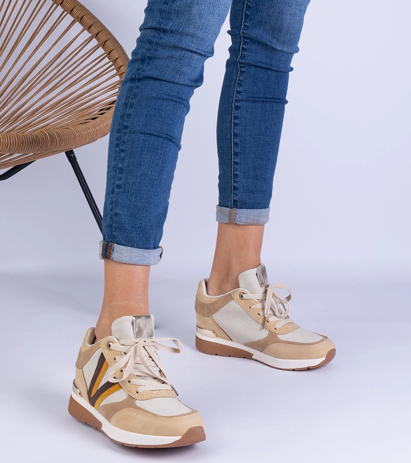 Hnědé dámské tenisky na skryté klínové podrážce Ninella