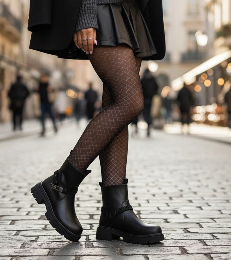 Černé kotníkové boty na platformě zdobené zirkony Nathe