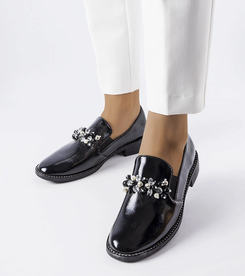 Černé lakované polobotky s krystaly Bonne