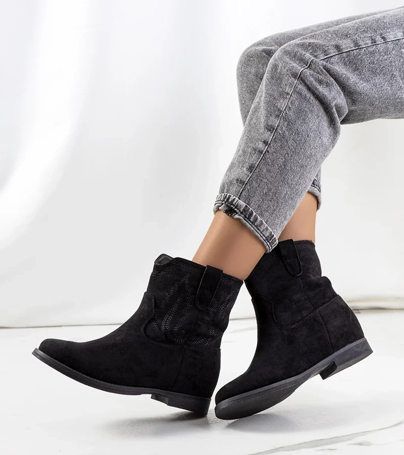 Černá boty na krytých podpatcích od Wolfpine