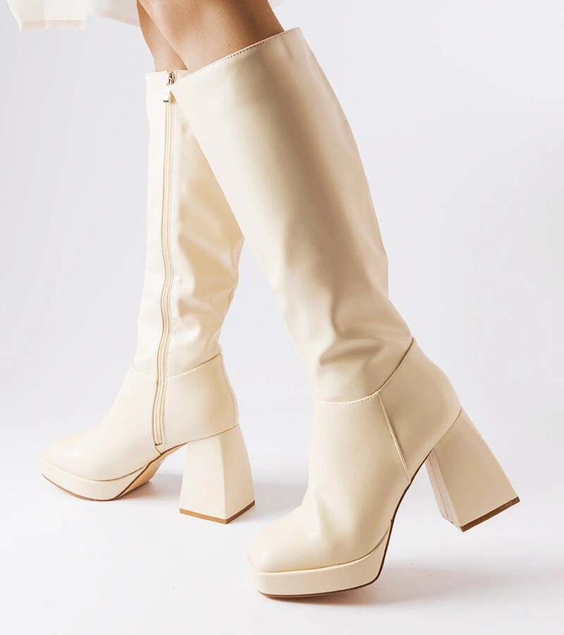 Béžové boty Villanova s pevným jehlovým podpatkem