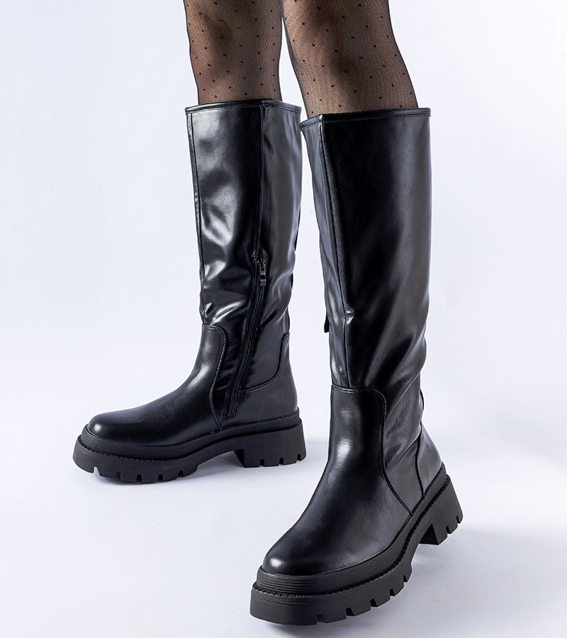 Černé klasické rovné kozačky Christien