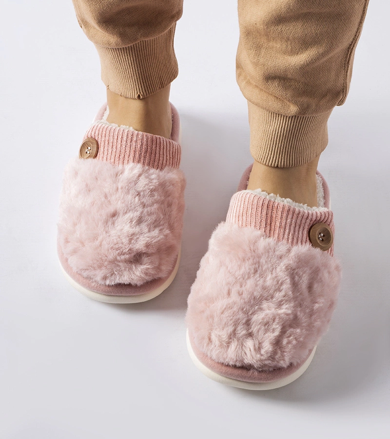 Růžové teplé pantofle Lakeland.