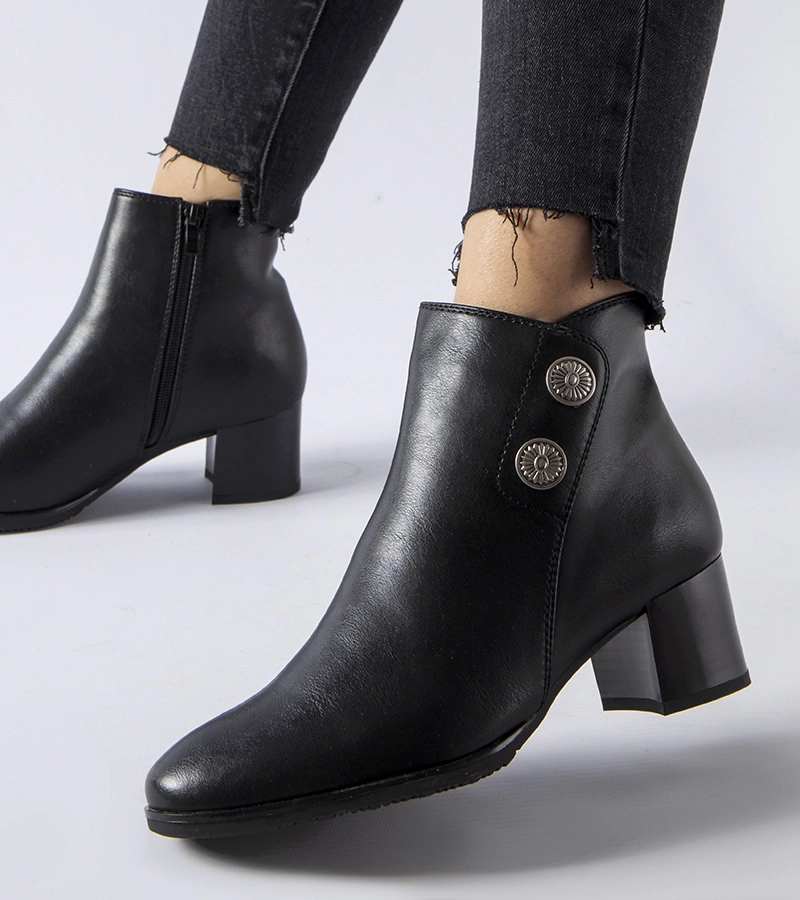 Černé zateplené kotníčkové botky s nízkým podpatkem Guido