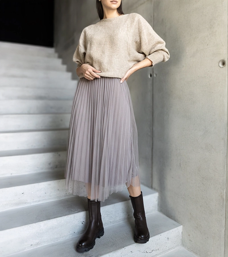 Bežový komplet svetr a šaty s tylu Sorenla