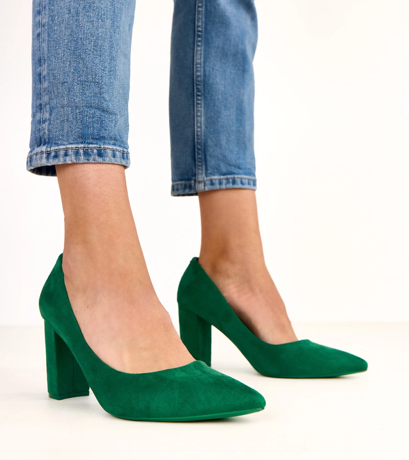 Zelené lodičky z eko semiše na sloupku Alyssa