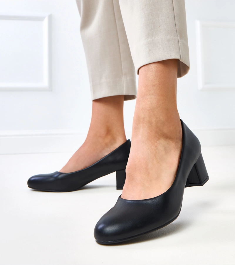 Černé klasické lodičky na nízkém podpatku Mavise