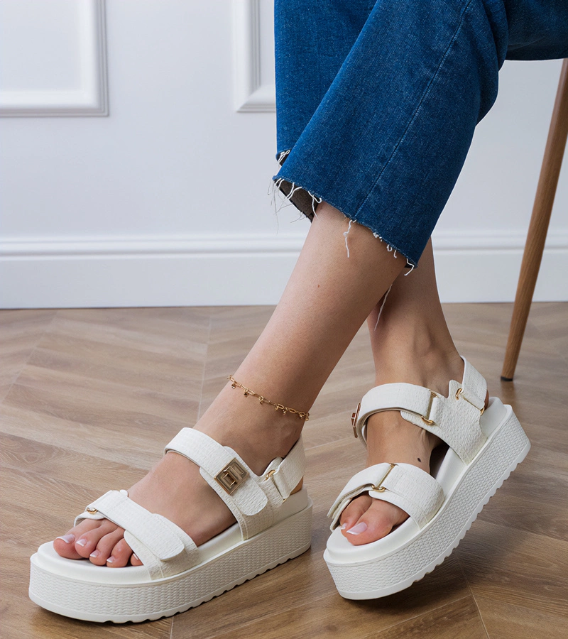 Bílé sandály na platformě s pásky na suchý zip Areka