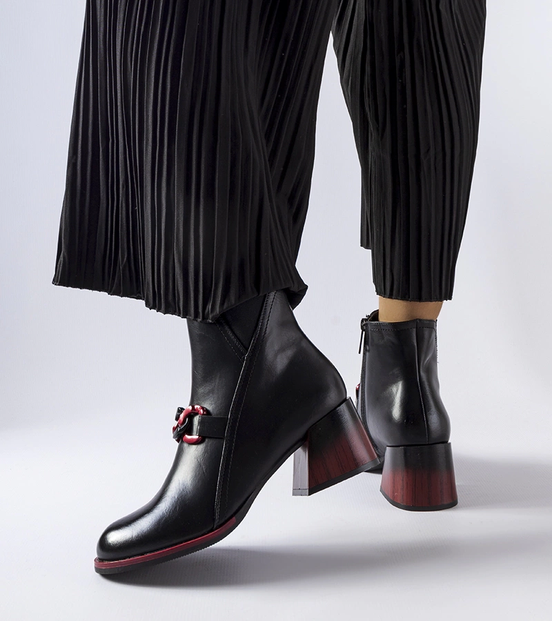 Elegantní černé kotníkové boty na podpatku Vinceza