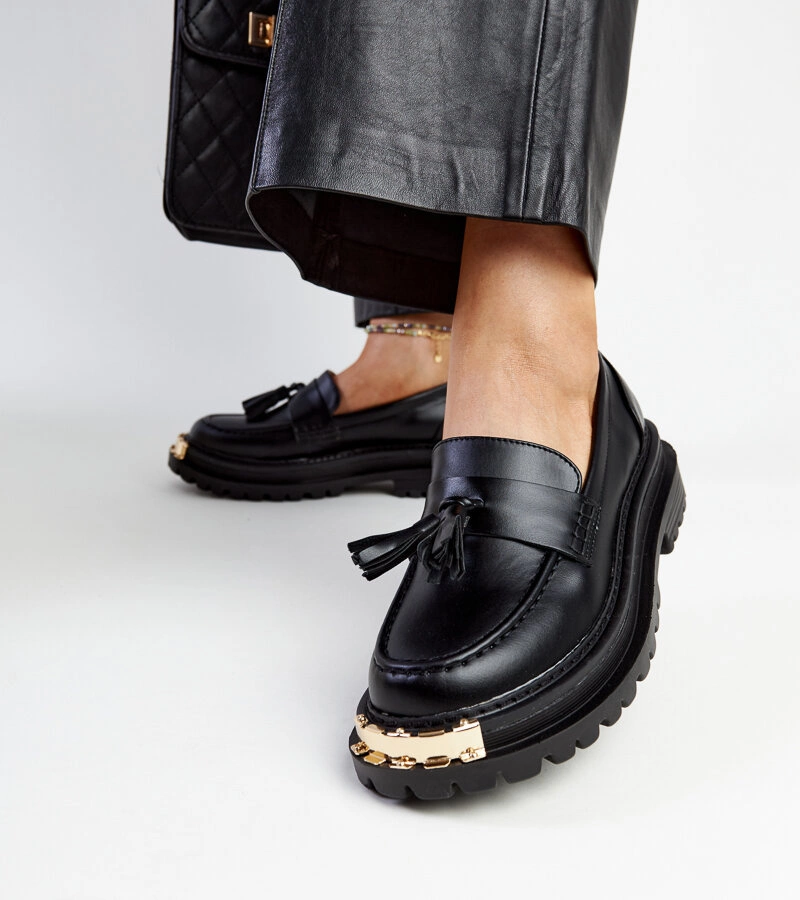 Černé masivní mokasíny s zlatými vložkami Tuga