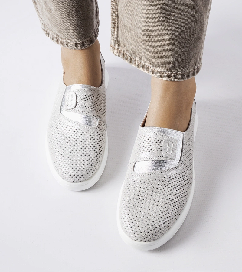 Stříbrné perforované kožené tenisky Ethels