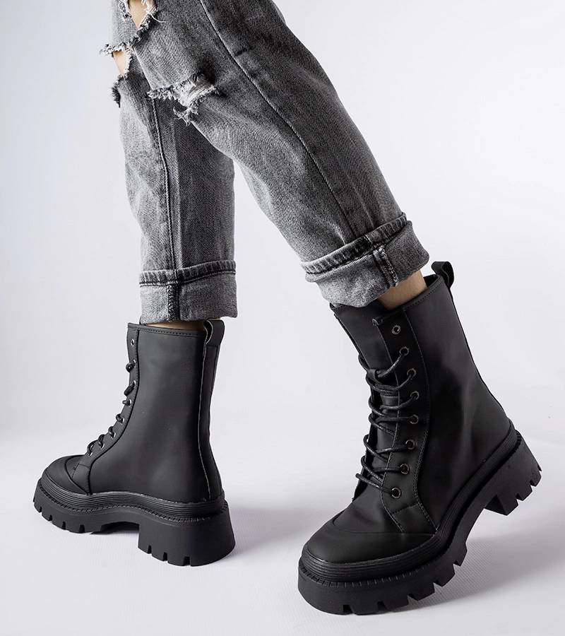 Černé boty s matným povrchem Thiery