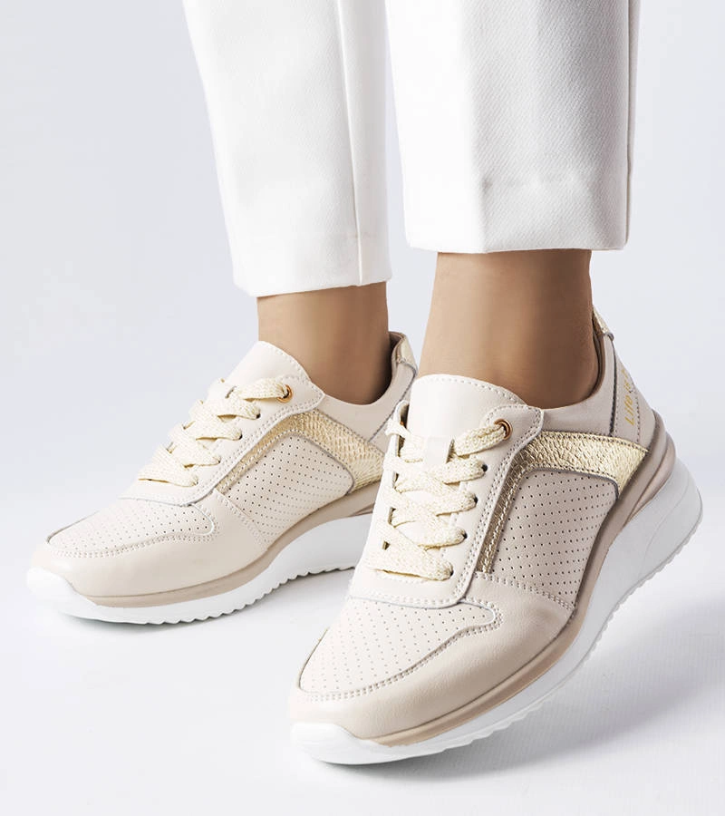 Béžové ažurové kožené polobotky od značky Trás