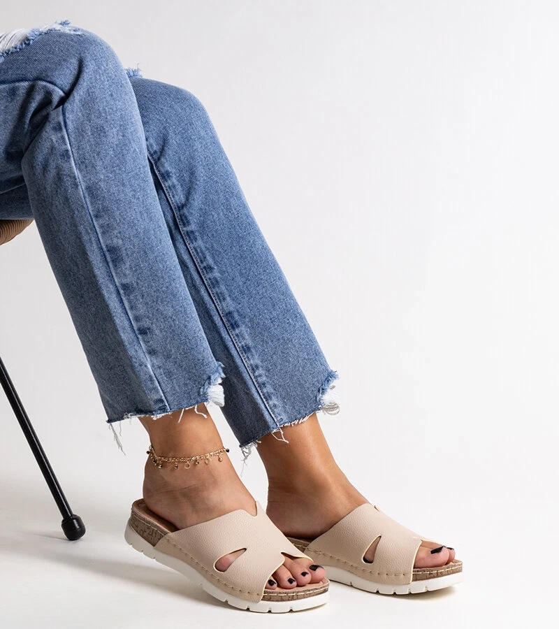 Bežové pantofle s kůžovou stélkou Masha