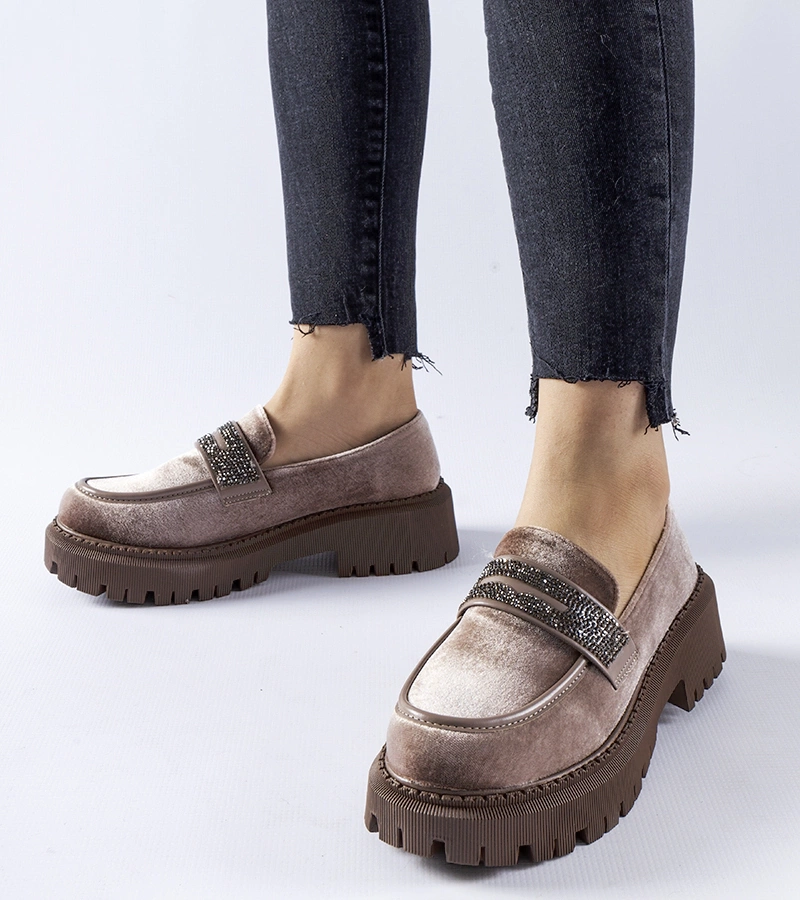 Hnědé mokasíny zdobené zirkony Longuelo