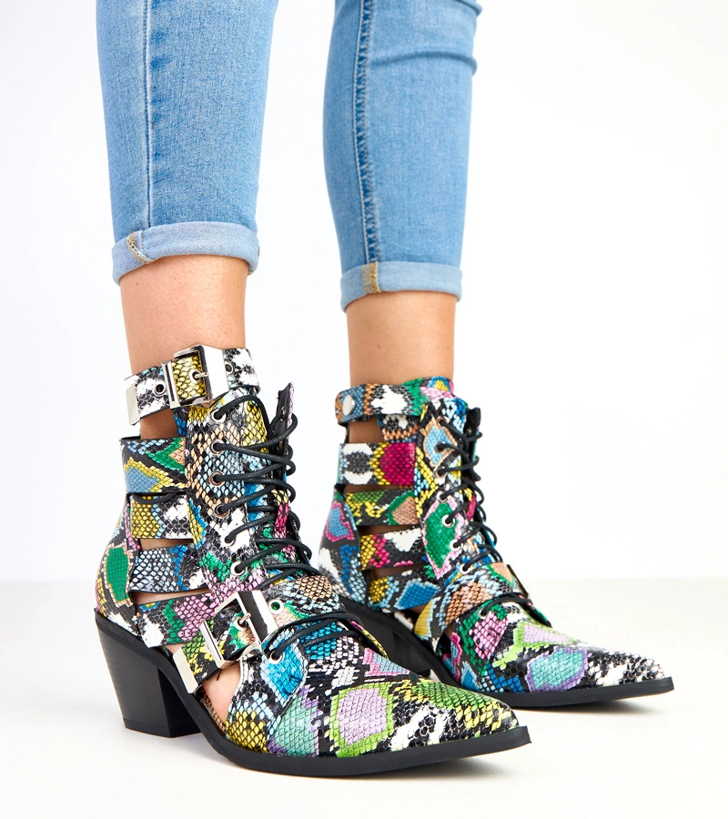 Vícebarevné šněrovací kotníkové boty na podpatku s výřezy Verica