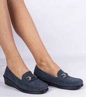 Námořnická modrá