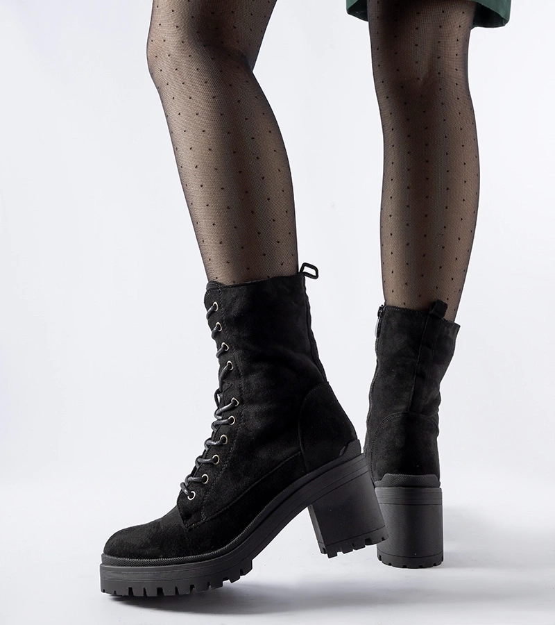 Černé zateplené kotníkové botky na nízkém podpatku Cotti