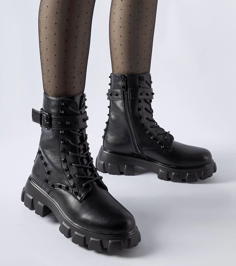 Černé dělnické boty zdobené hřeby Chamberlain