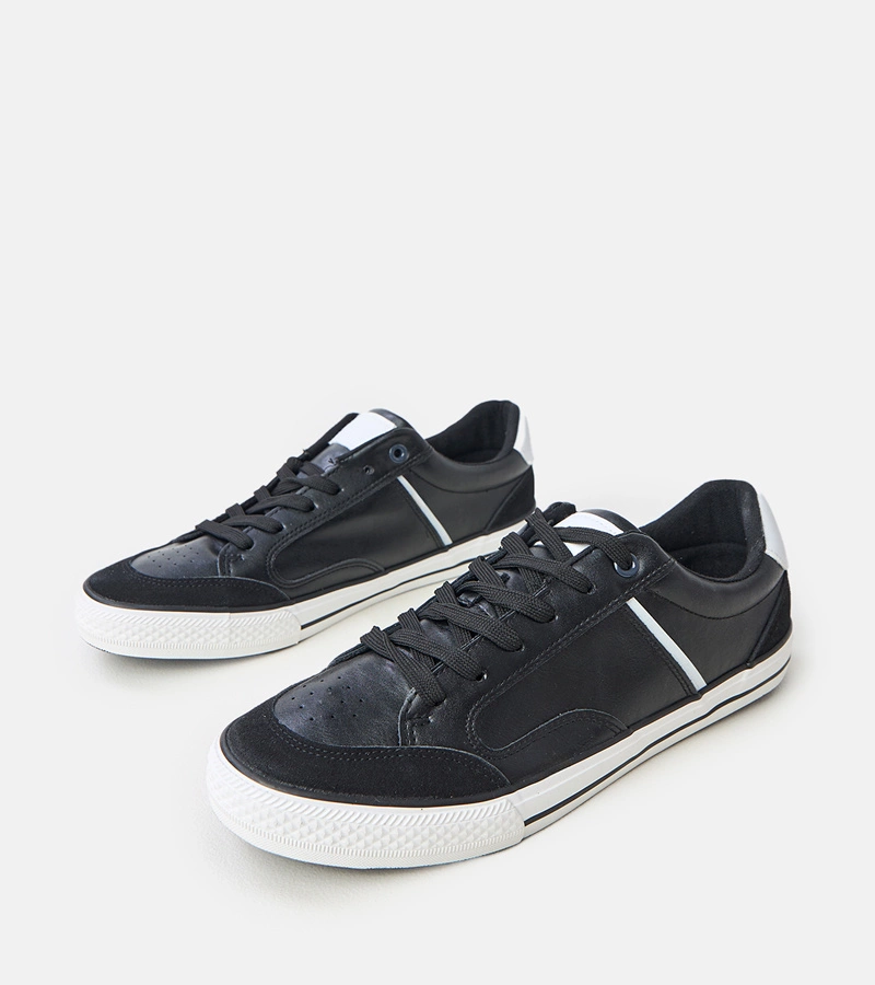 Černé pánské tenisky s bílými vložkami William