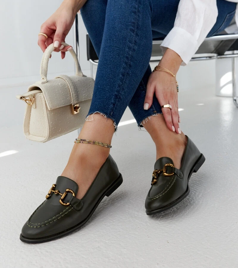 Tmavě zelené mokasíny s přezkou Lemlem