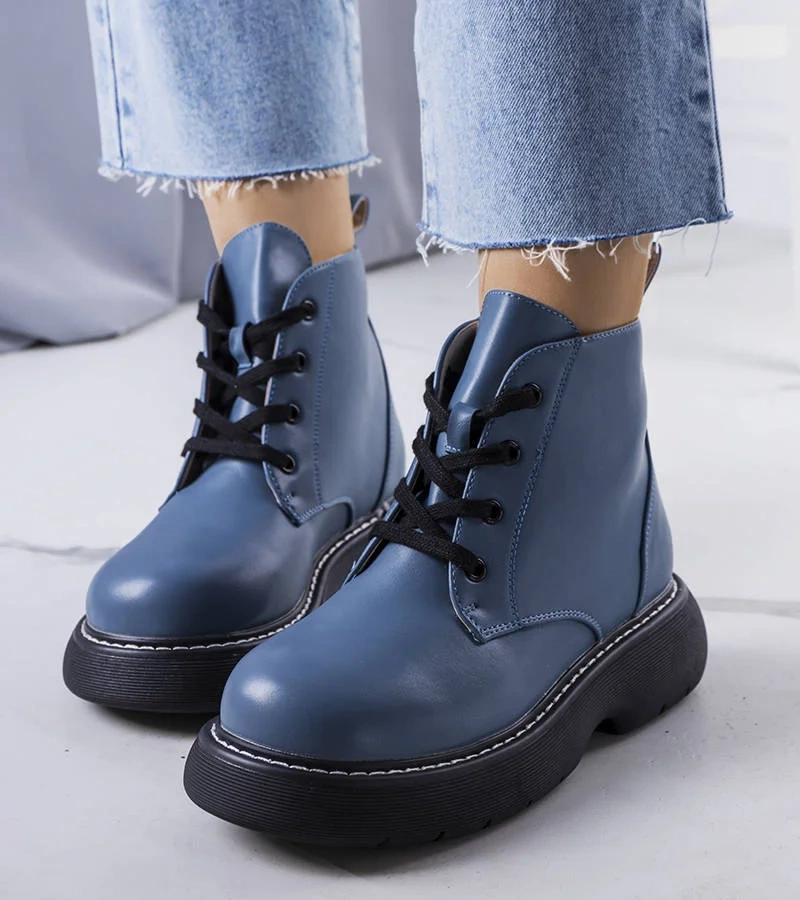 Modrý boty izolovaný Lutero