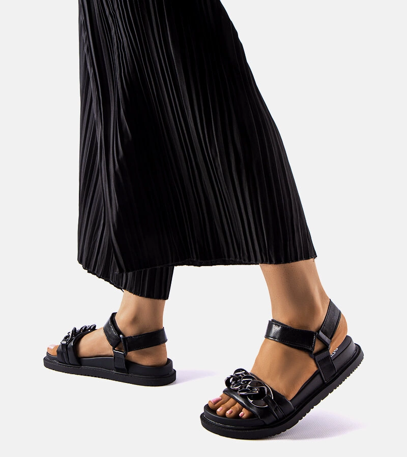 Černé sportovní sandály s řetízkem Machesney