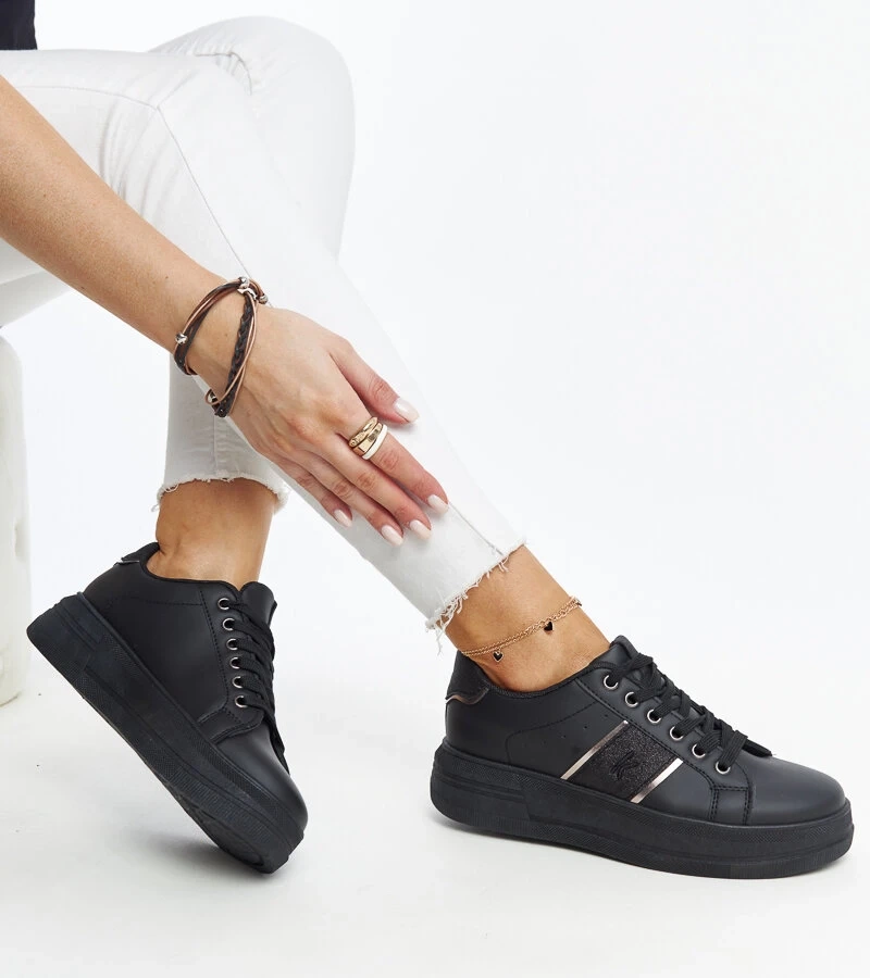 Černé tenisky na silnější podrážce Finestra