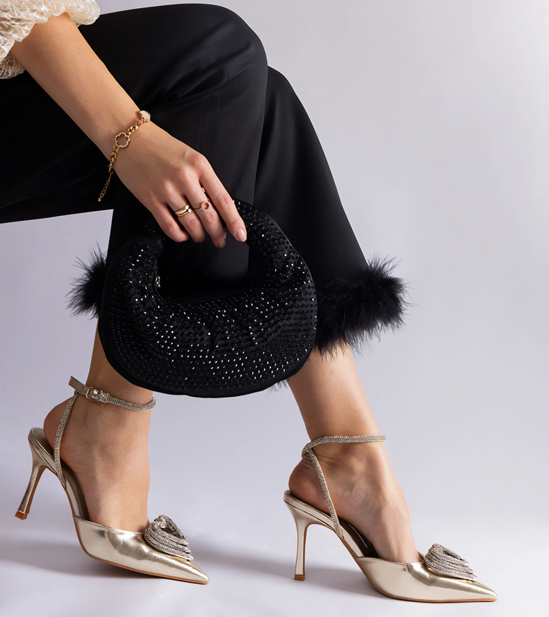 Zlaté lodičky s otevřenou patou zdobené kamínky Isoda