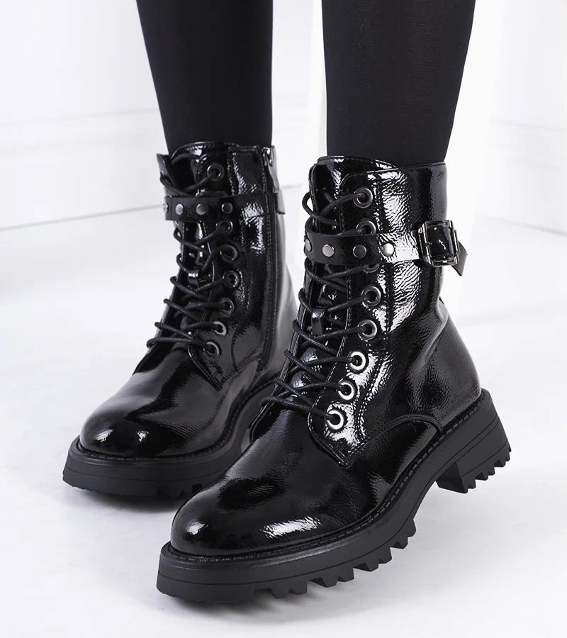 Černě lakované lapače Narnclaedra