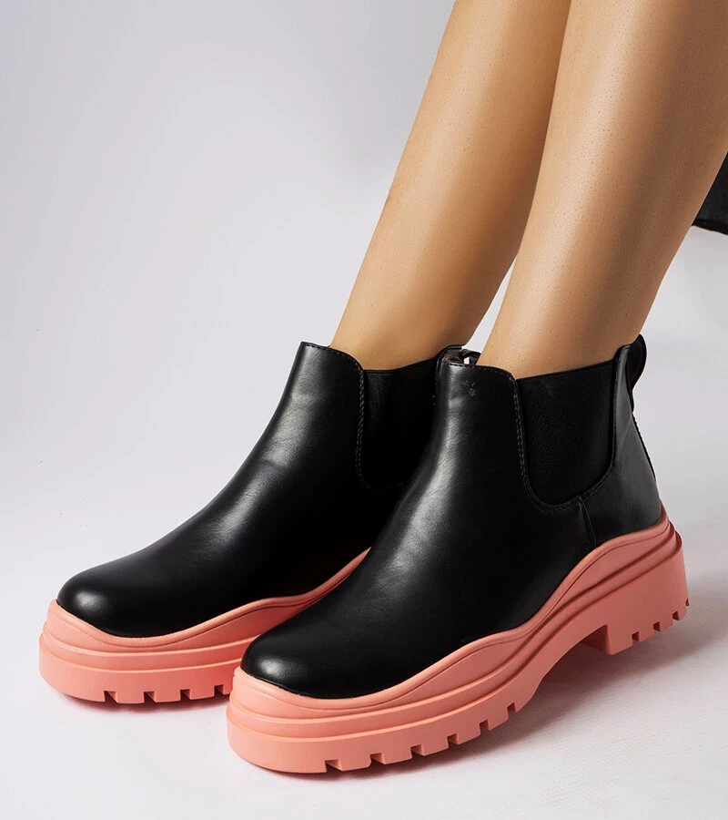 Černé boty na platformě Marinone