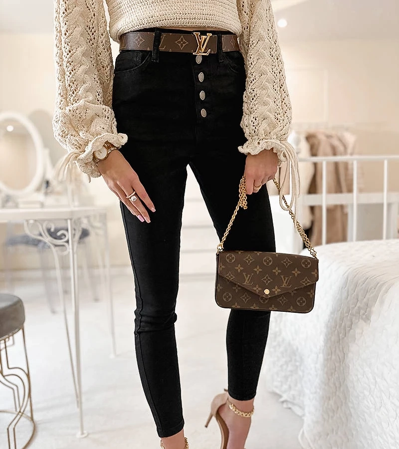 Černé úzké kalhoty s vysokým pasem od značky Pelat