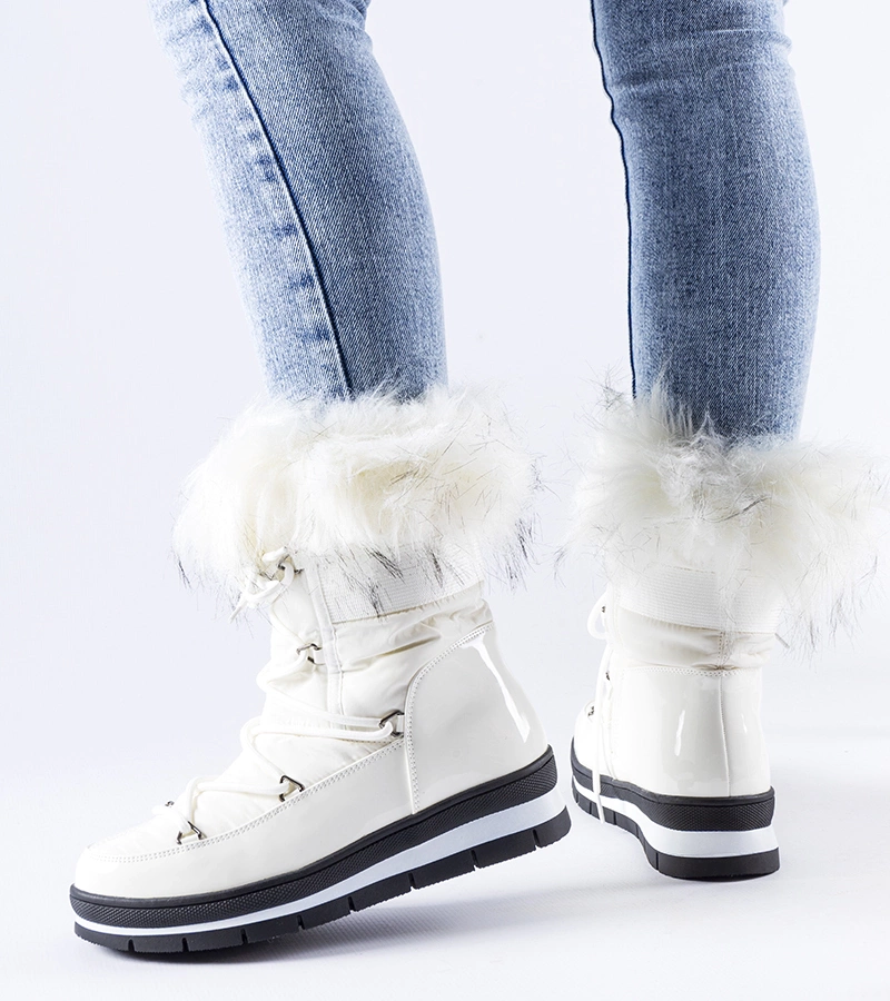 Bílé lakované sněhule s kožešinkou Bow