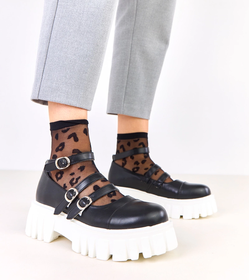 Černé polobotky na traktorové podrážce Jastina