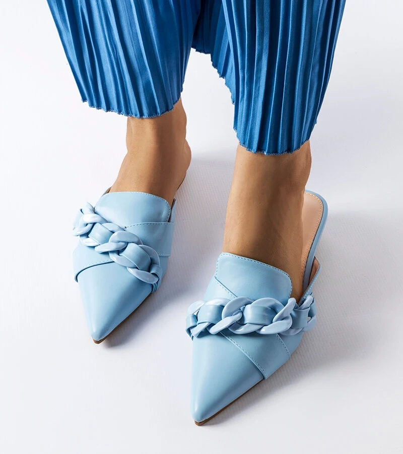 Modré žabky s řetízkem Patenaude