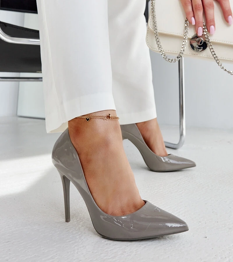 Tmavě šedé lakované podpatky s kůžovou stélkou Jadoin