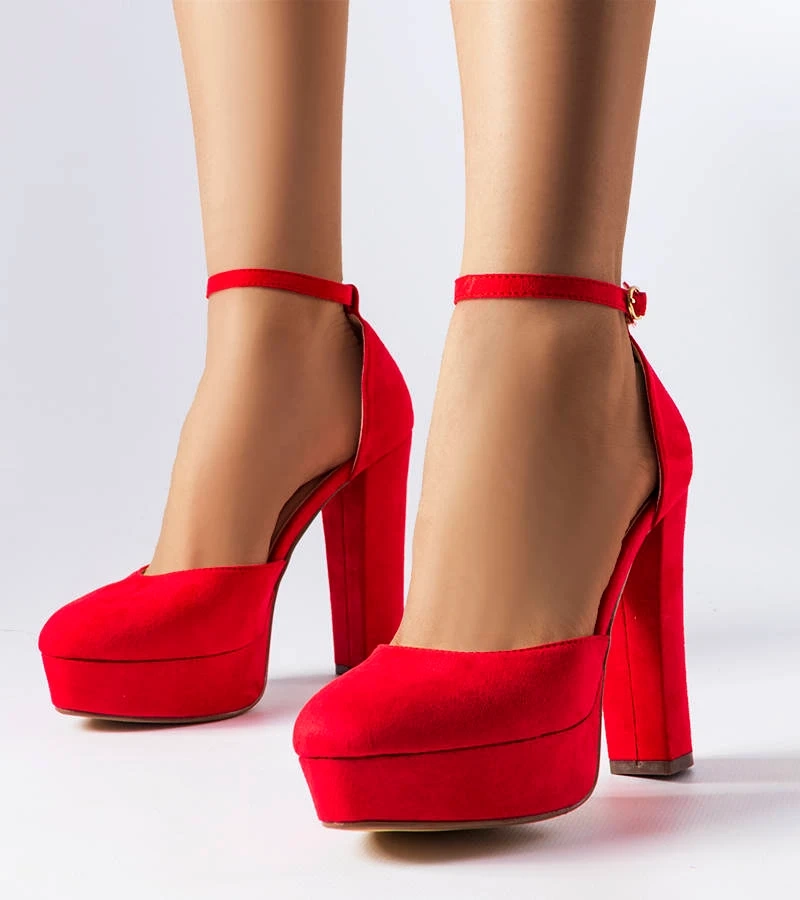 Červené lodičky na vysokém jehlovém podpatku Sacré