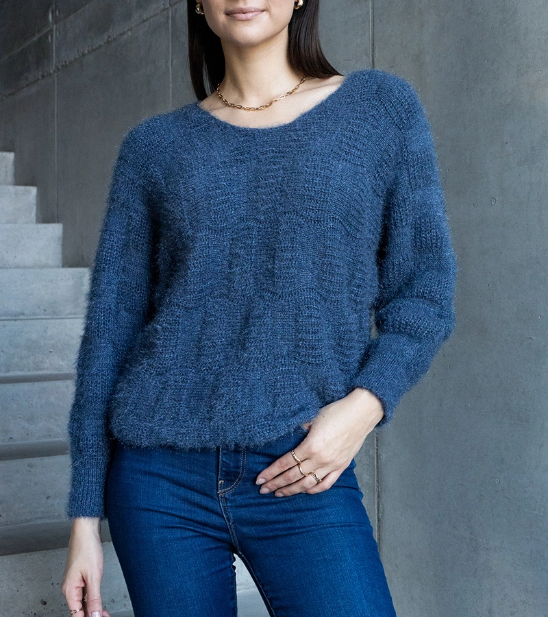 Granatový svetr s výstřihem Neveri.