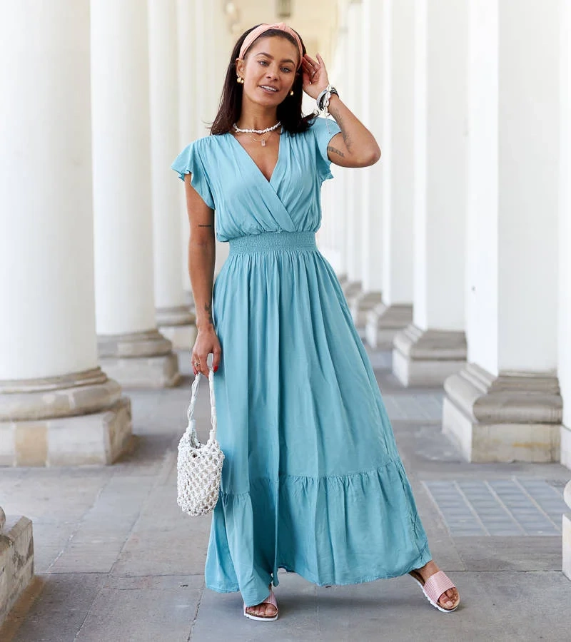 Modré maxi šaty se záhyby od Chiusa