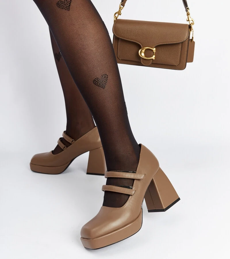 Hnědé lodičky na masivním sloupku Cher