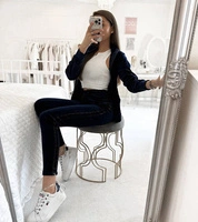 Námořnická modrá