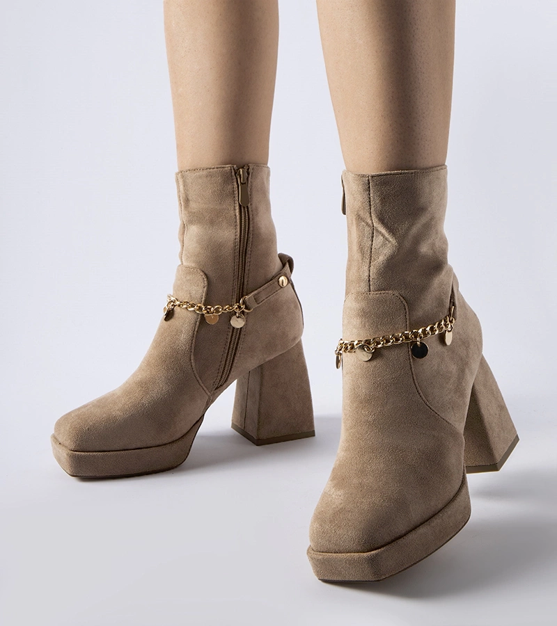 Beige zateplené botky s přívěskem Saviore